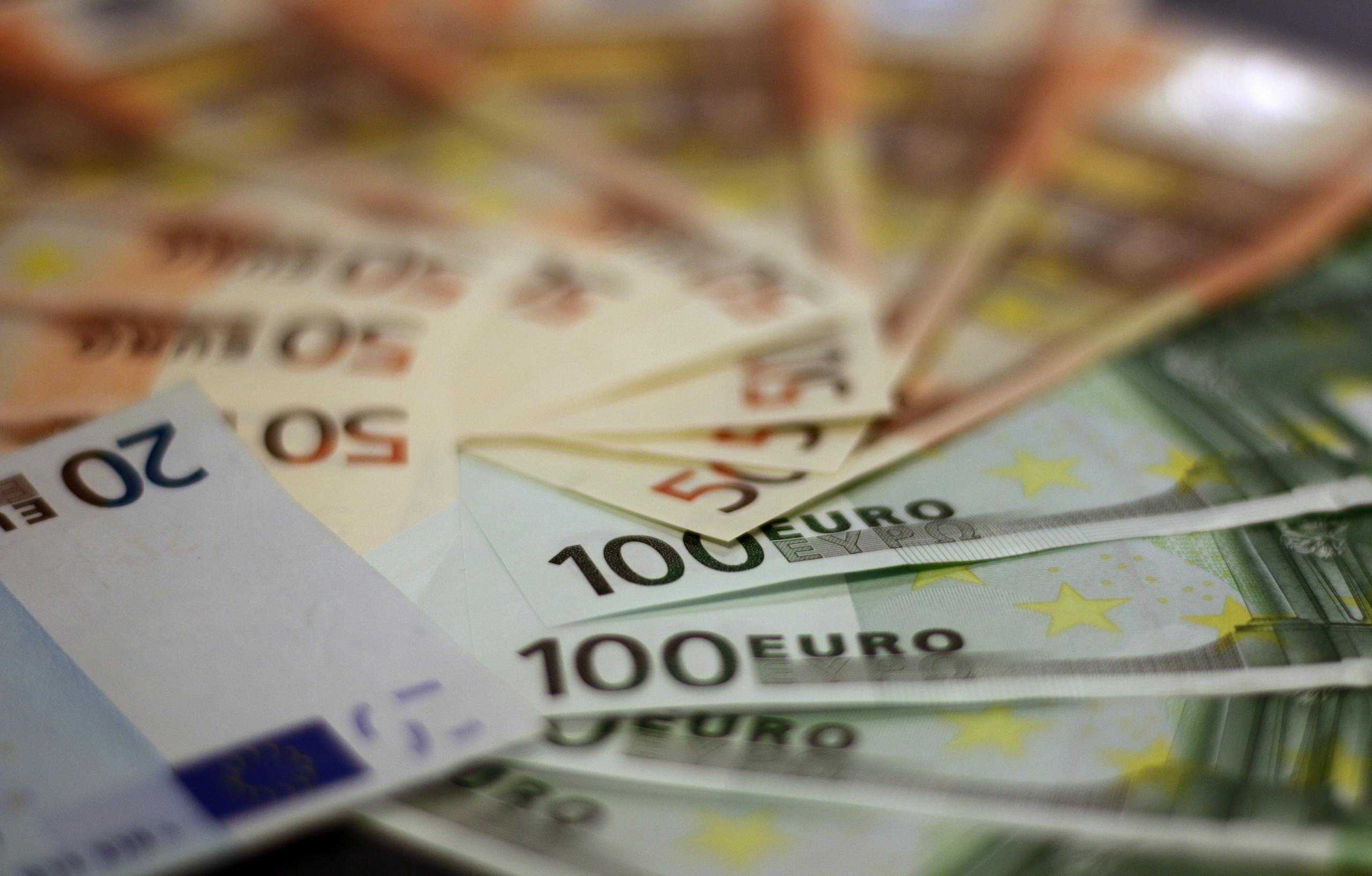Frica față de risc a depreciat leul la început de august